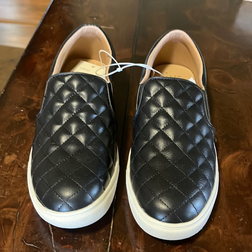 Women’s size 8.5 quilted shoes